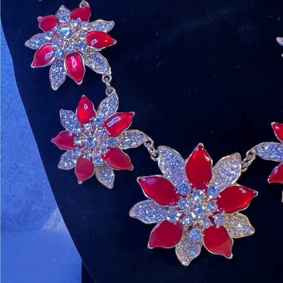 Chunky floral necklace - Picture 5 of 5